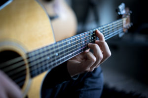 Elixir Nanoweb Gitarrensaiten auf einer Taylor 314CE Akustikgitarre
