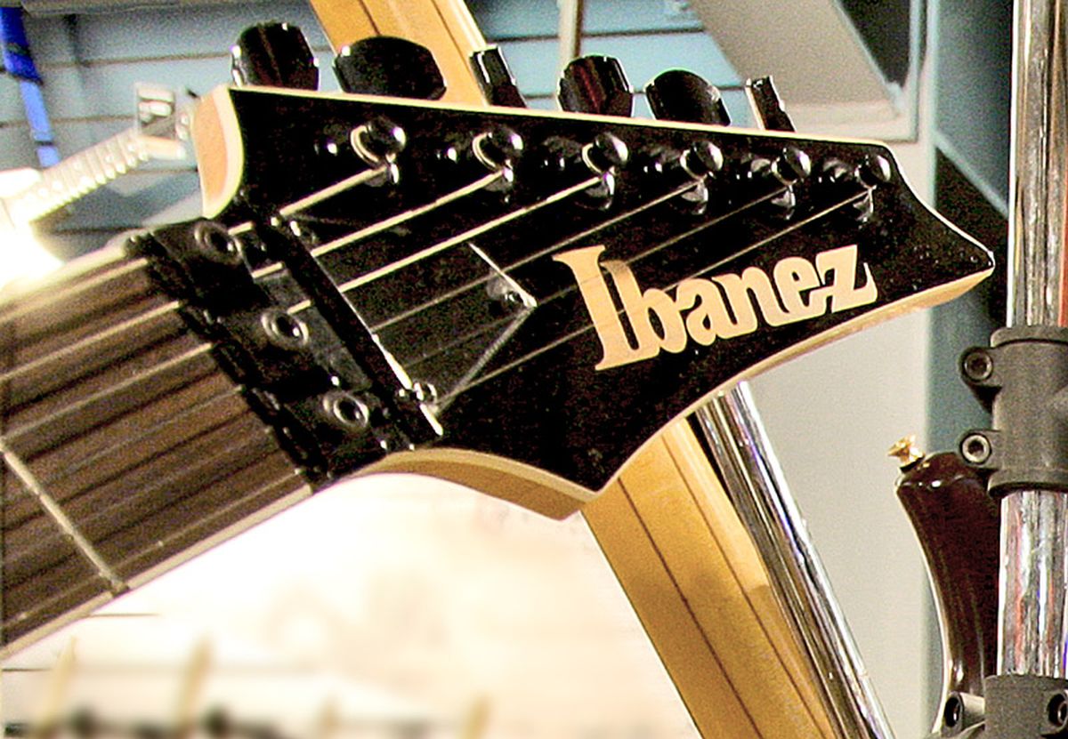 Headstock einer gebrauchten Ibanez Gitarre