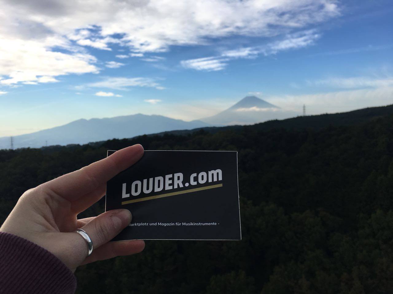 LOUDER.com @ Fujigen Gakkis Mount Fuji