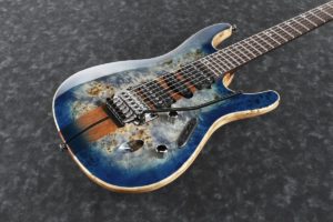 Die Ibanez-Gitarre S1070.